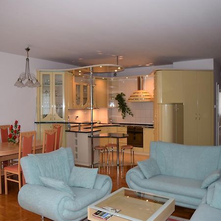 Dgm Apartment Варшава Екстериор снимка