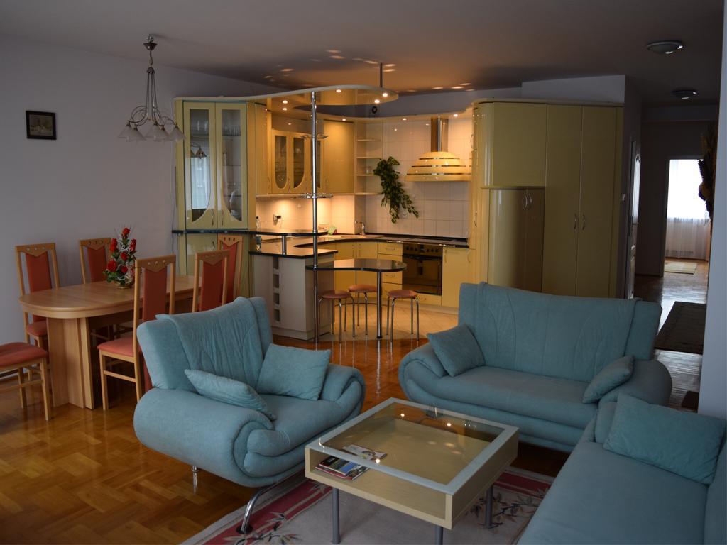 Dgm Apartment Варшава Екстериор снимка