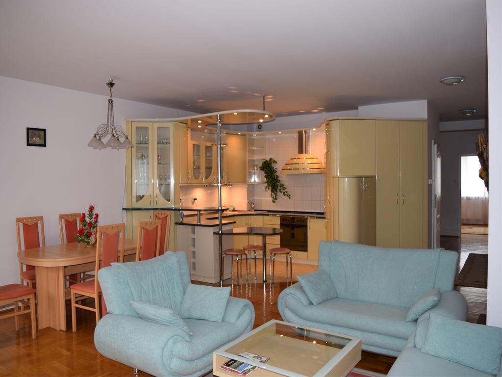 Dgm Apartment Варшава Екстериор снимка