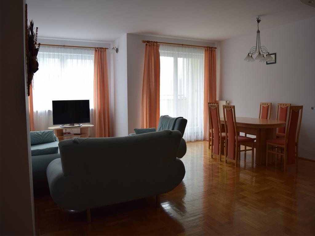 Dgm Apartment Варшава Екстериор снимка