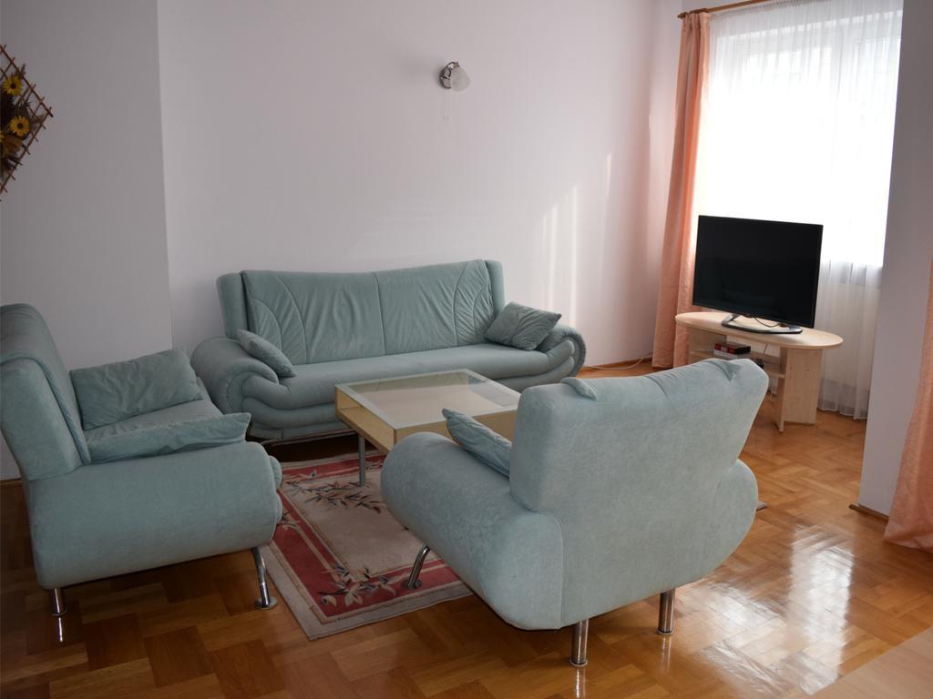 Dgm Apartment Варшава Екстериор снимка